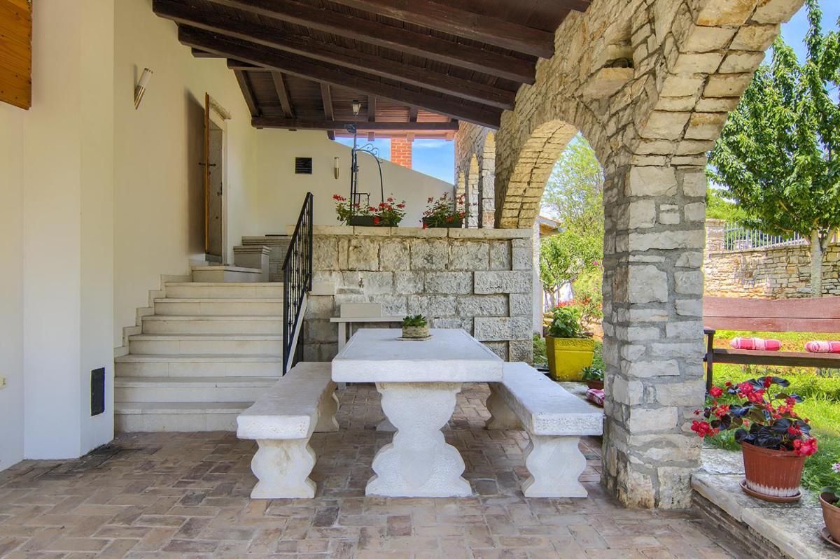 Holiday Home Kukurin Bale Bagian luar foto